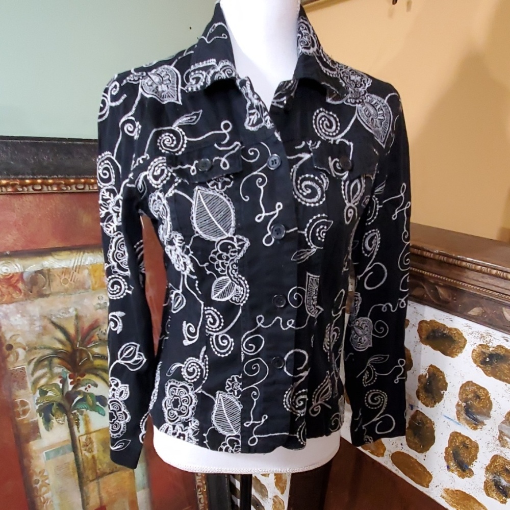 Black n white ladies suit coat